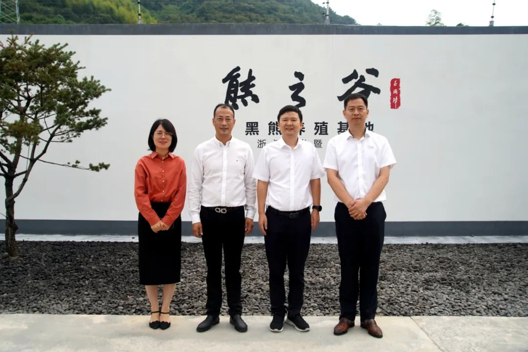 诸暨市委副书记、市长张昆仑到商会企业熊之谷调研